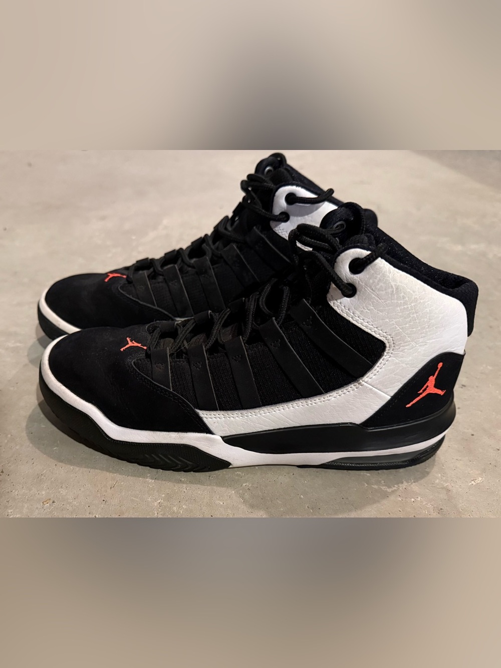 Nike Air Jordan Max Aura GS White Black Infrared – Size 5Y Youth/Big Kids